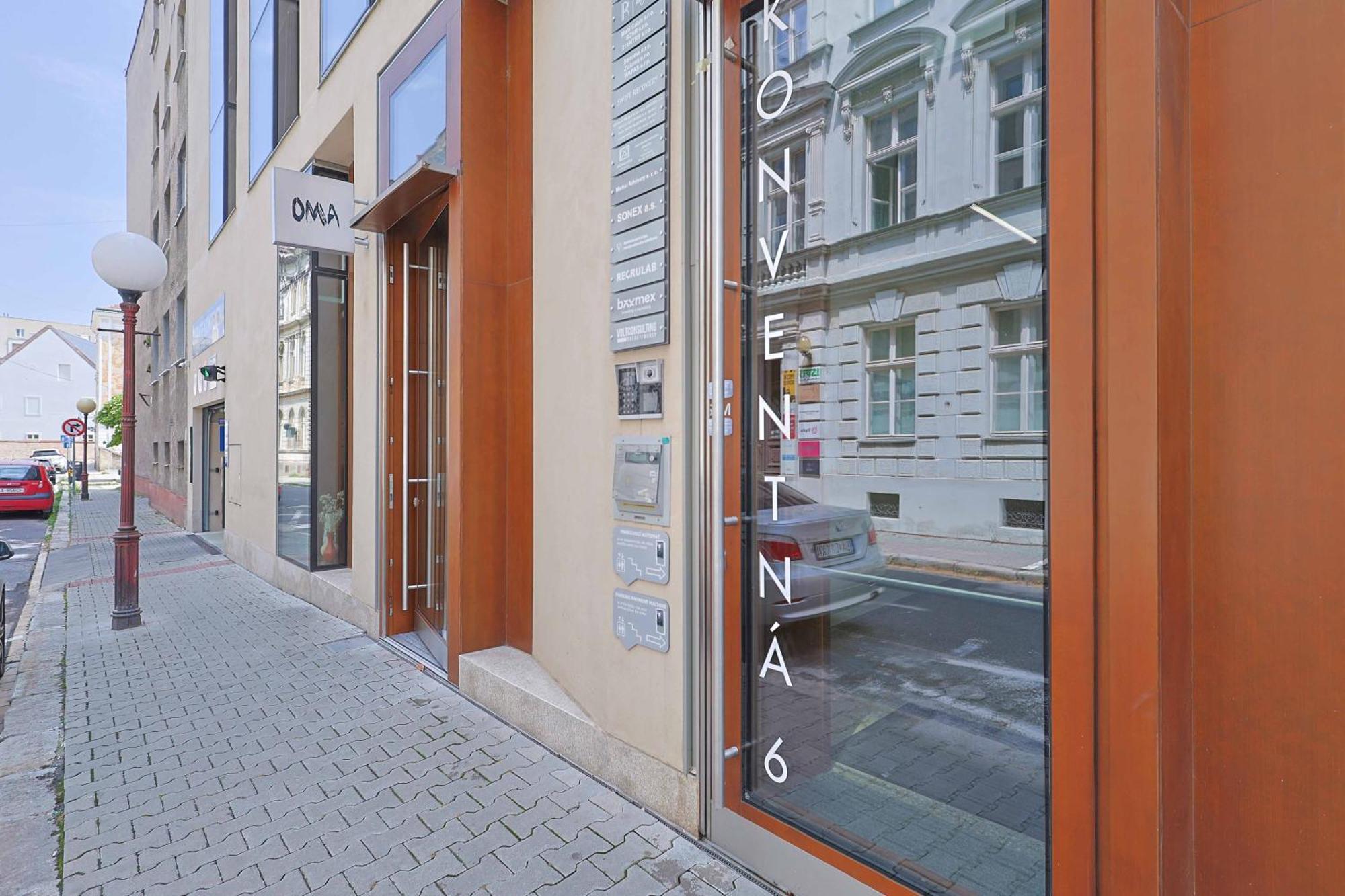 Downtown Luxe Retreat- Konventna Apartment Bratislava Exterior photo